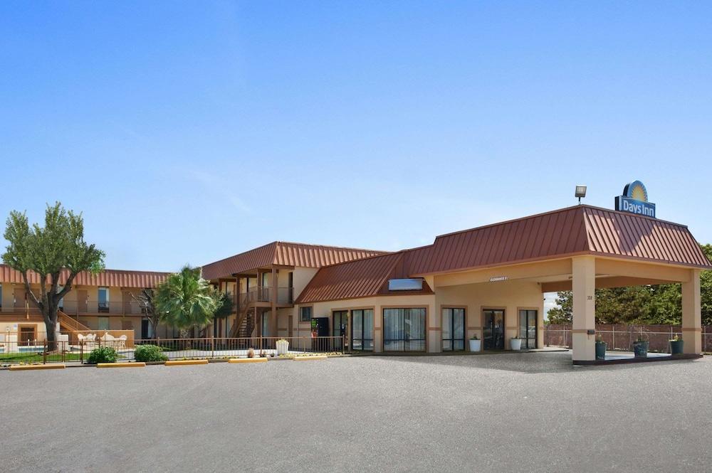Days Inn By Wyndham Burleson Ft. Worth Zewnętrze zdjęcie