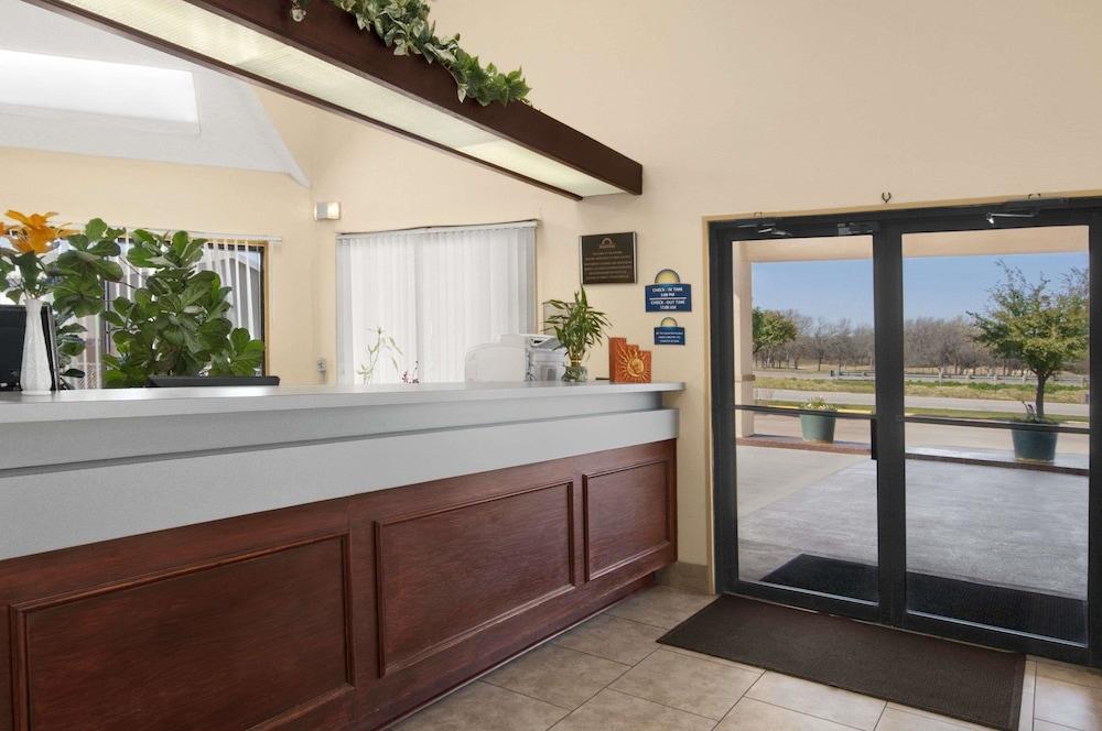 Days Inn By Wyndham Burleson Ft. Worth Zewnętrze zdjęcie