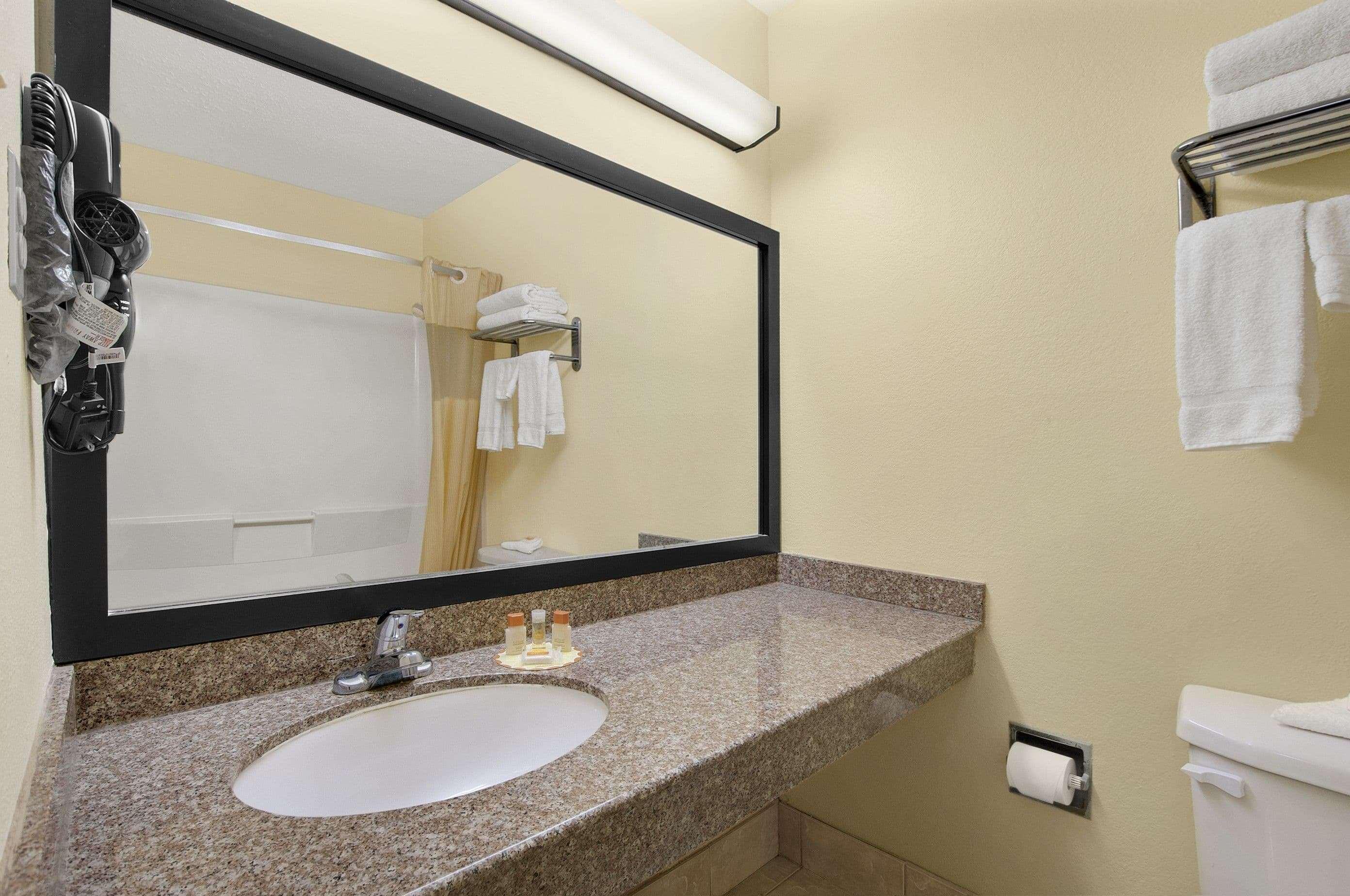 Days Inn By Wyndham Burleson Ft. Worth Zewnętrze zdjęcie