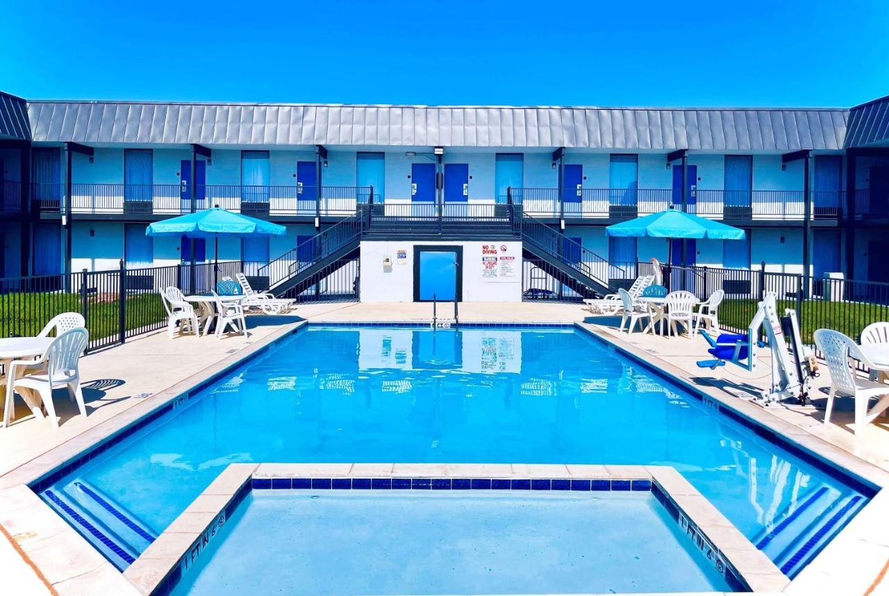 Days Inn By Wyndham Burleson Ft. Worth Zewnętrze zdjęcie